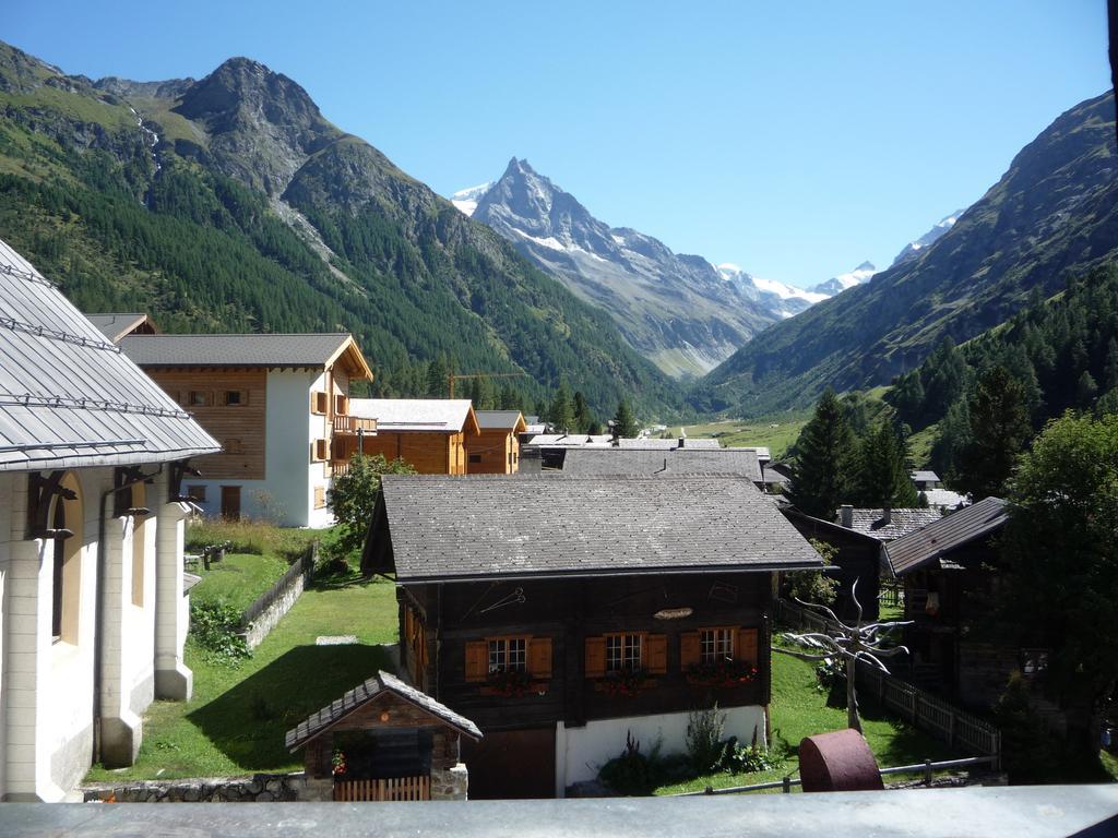 Hotel - Petit-Dejeuner Le Trift Zinal Esterno foto