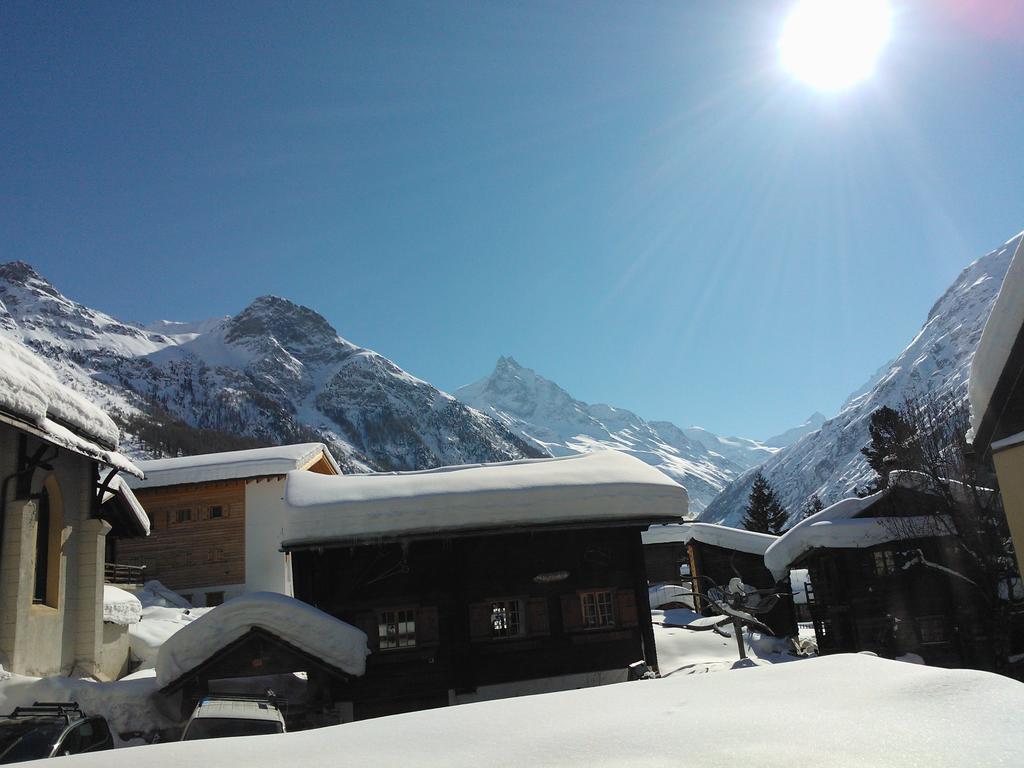 Hotel - Petit-Dejeuner Le Trift Zinal Esterno foto
