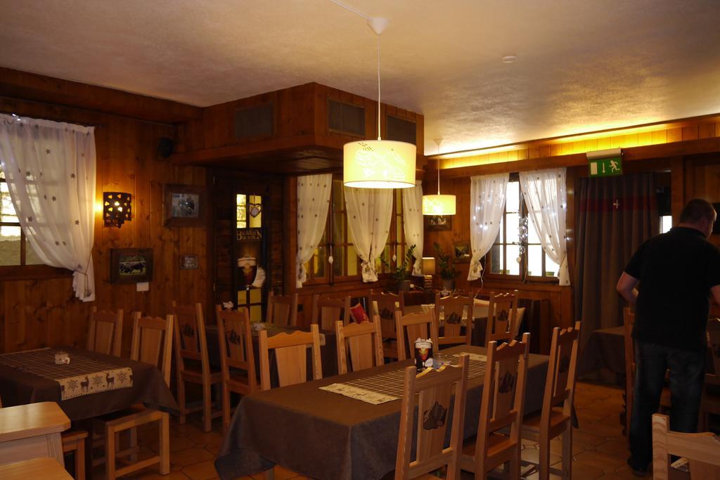 Hotel - Petit-Dejeuner Le Trift Zinal Esterno foto
