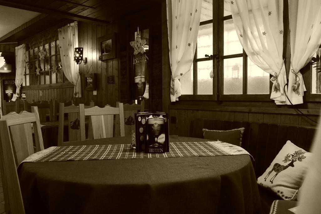 Hotel - Petit-Dejeuner Le Trift Zinal Esterno foto