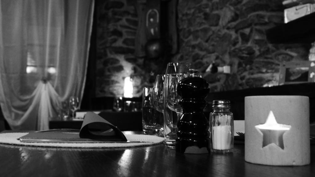 Hotel - Petit-Dejeuner Le Trift Zinal Esterno foto